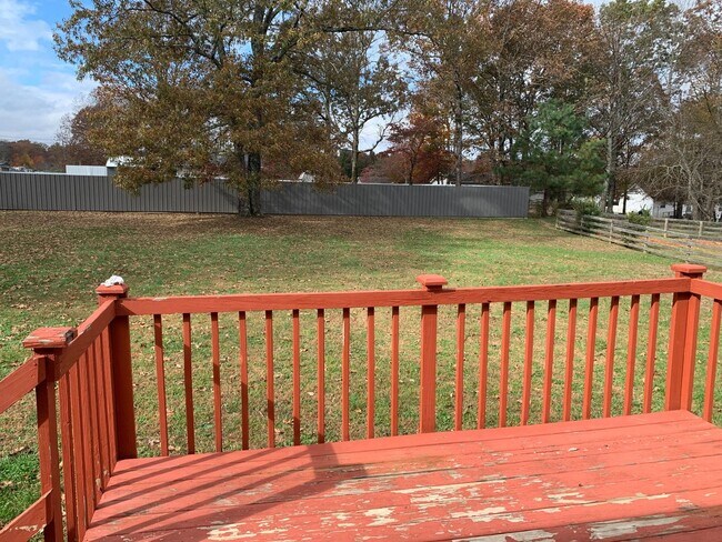 Building Photo - Adorable 3 Bedroom Home with Large Yard!...