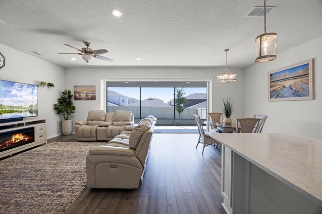 Building Photo - Luxury Living for Lease – 5BR Home with Of...