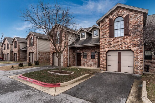 Building Photo - 4040 Glenstone Terrace