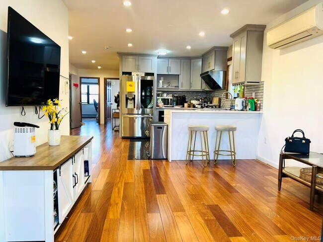 Building Photo - 62-54 Dry Harbor Rd