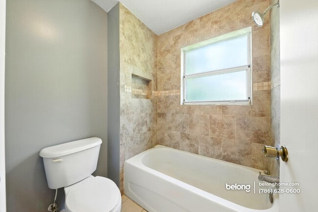 Building Photo - 2915 SE 15th Terrace