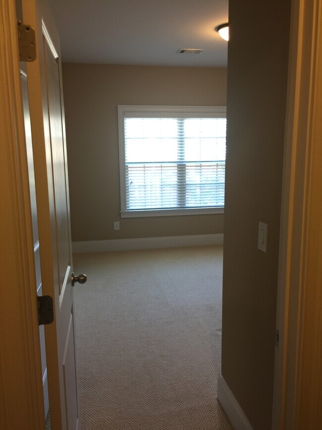 Building Photo - 210 Alderwood Point