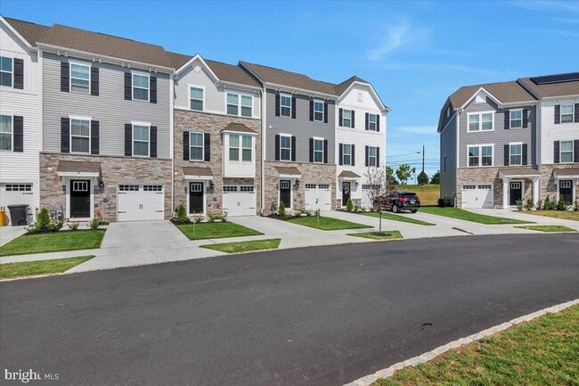 Building Photo - 40 Hamilton Ct