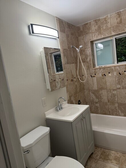 Building Photo - 14065 NE 16th Ave