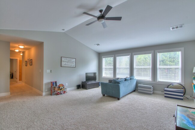 Building Photo - 1113 Camden Cir