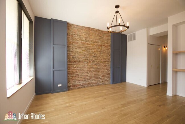 Building Photo - 908 N California Ave