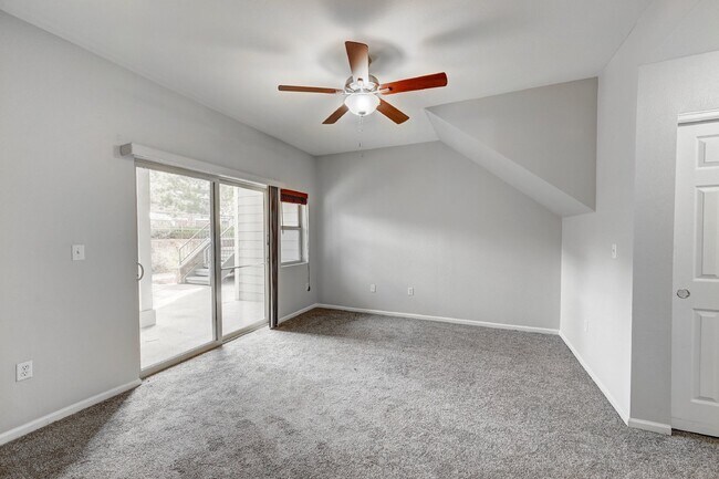 Building Photo - $1,950.00 - 2 Beds, 2 Bath, Condo in Auror...