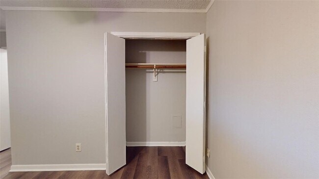Building Photo - 3904 Windwood Cir