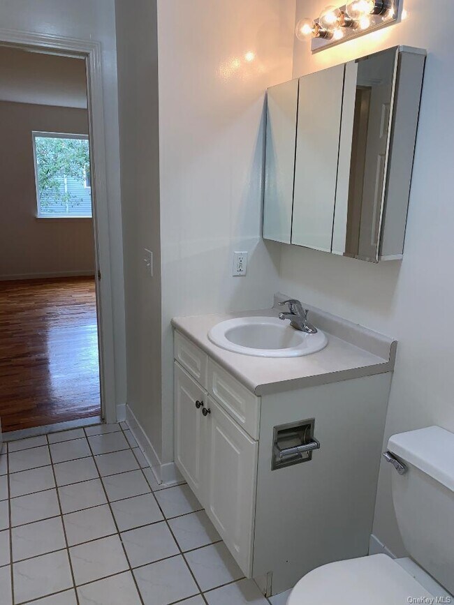 Building Photo - 25 College Ave