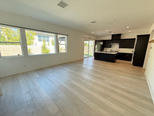 Building Photo - Beautiful 4-Bedroom Home with Solar and Private Patio in Plum Estates!