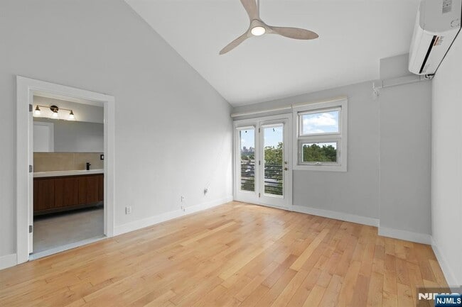 Building Photo - 6 Grand Cove Way