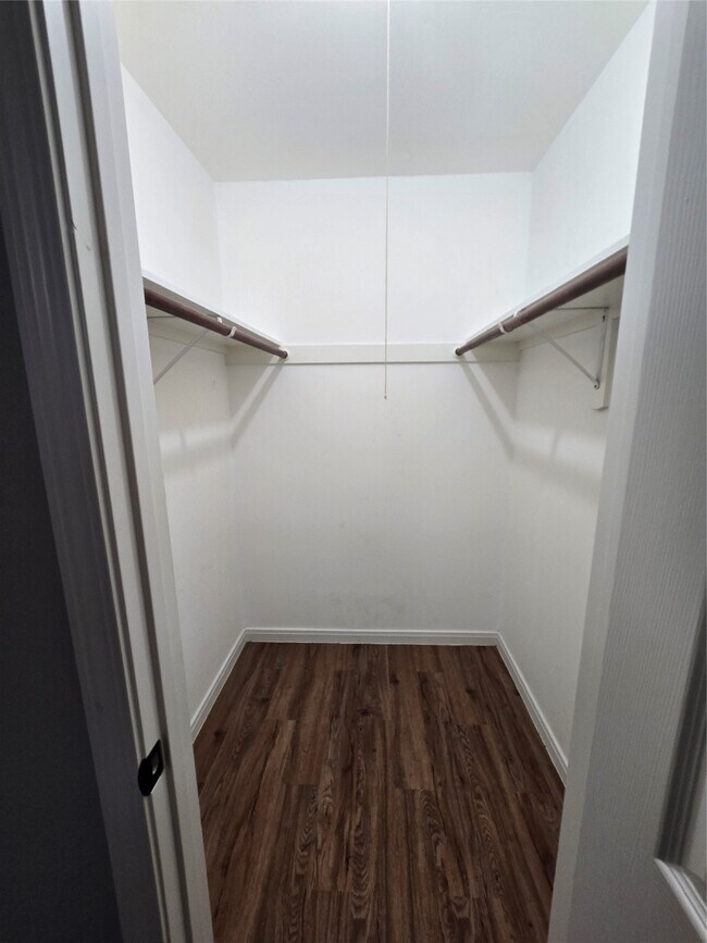 Building Photo - 1411 Dorsetshire Dr