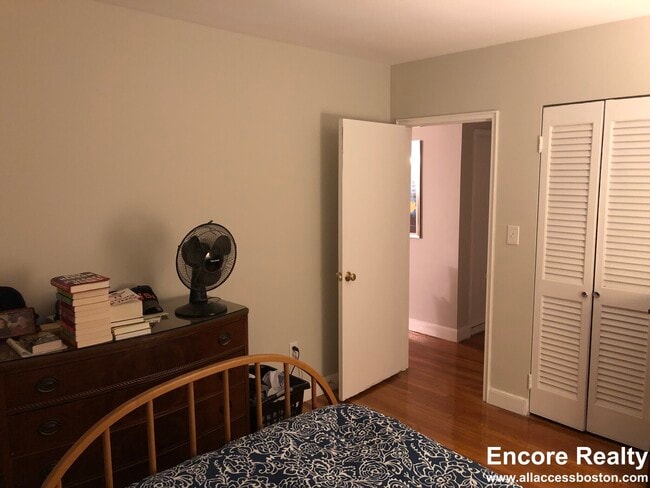 Building Photo - 65 Chiswick Rd