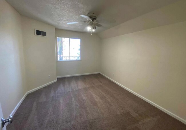 Building Photo - $2,900 - 2 Bedroom, 2 Bathroom Condo in the Heart of UTC La Jolla