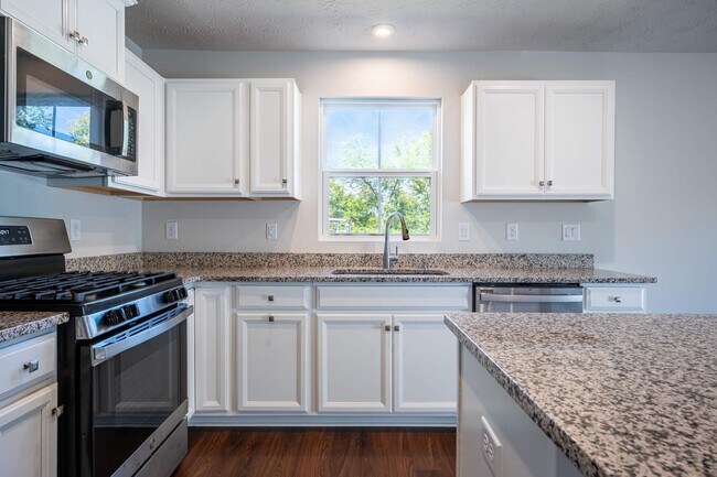 Building Photo - Gorgeous Newer Home in New Development