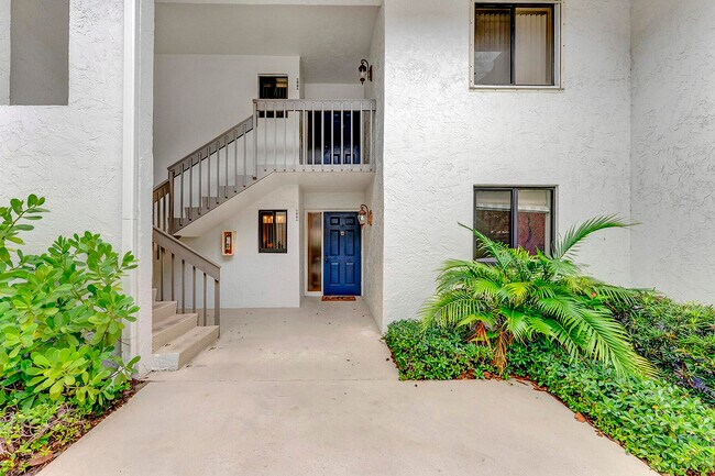 Building Photo - 30 Pelican Pointe Dr