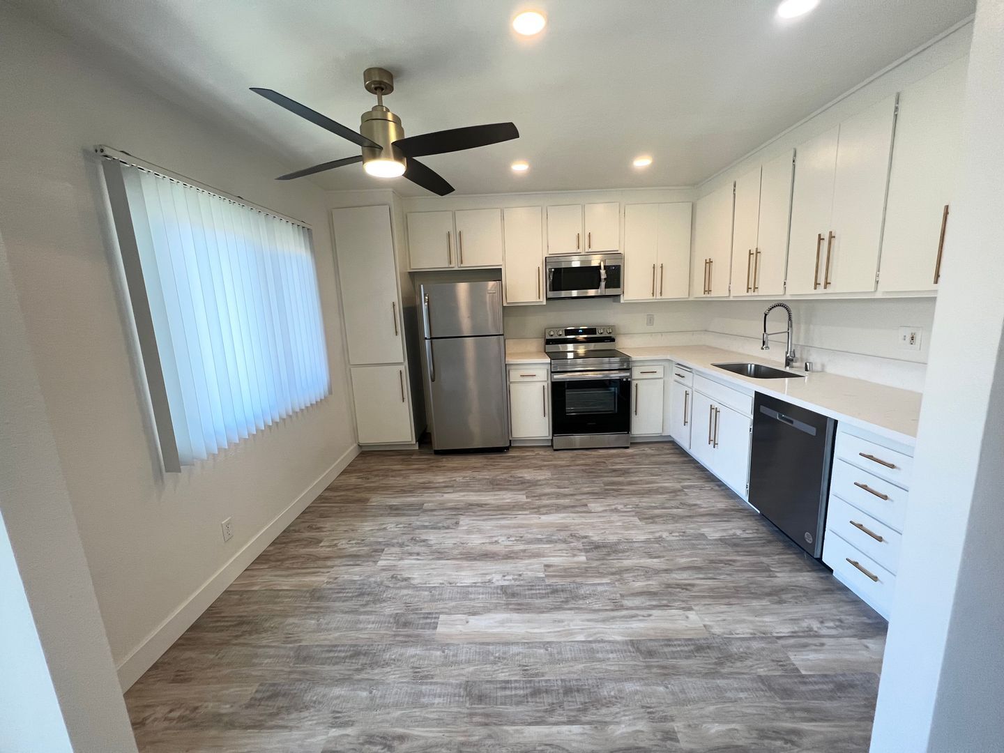 Building Photo - 3359 Mentone Ave