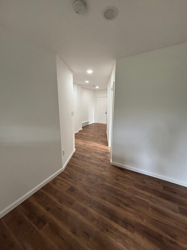 Building Photo - 437 Schwartz Ave