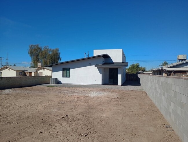 Building Photo - North D St