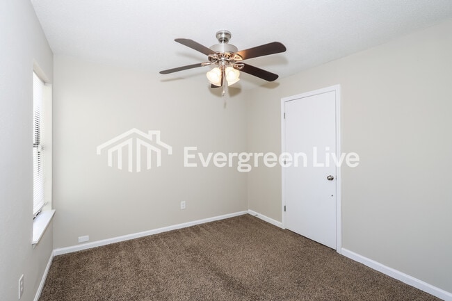 Building Photo - 3654