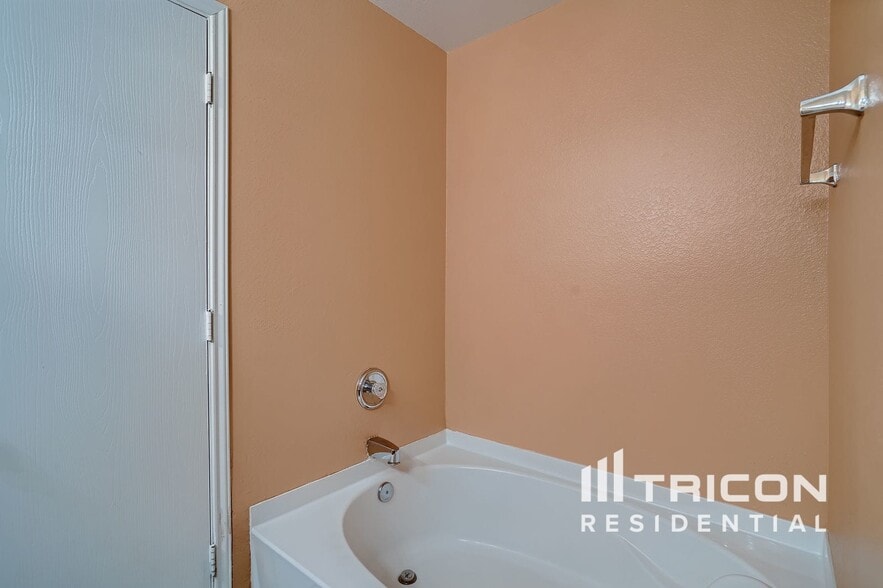 Building Photo - 1028 Badger Run