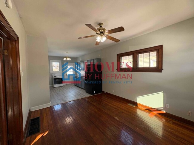 Building Photo - Two Bedroom House | Front Porch | Detached...