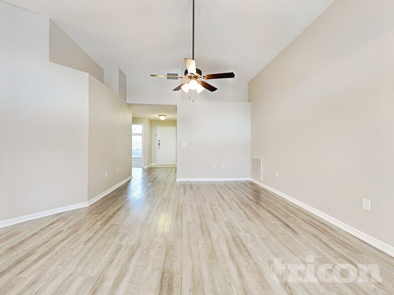 Building Photo - 4613 Hunts Ave