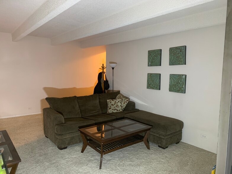 Living room looking toward bedrooms - 1888 S Jackson St