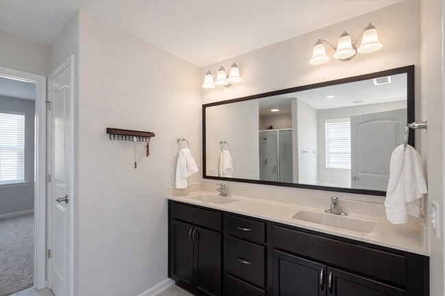 Building Photo - Open concept plan in Savannah Southside - Close to I95