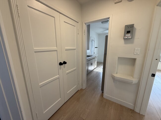 Building Photo - 1424 E Wilson Unit A