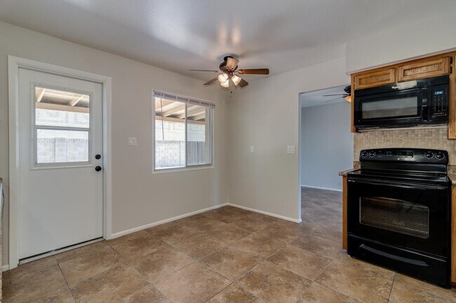Building Photo - 137 E Riviera Dr