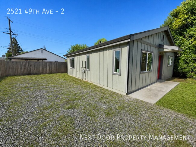 Building Photo - 2521 49th Ave