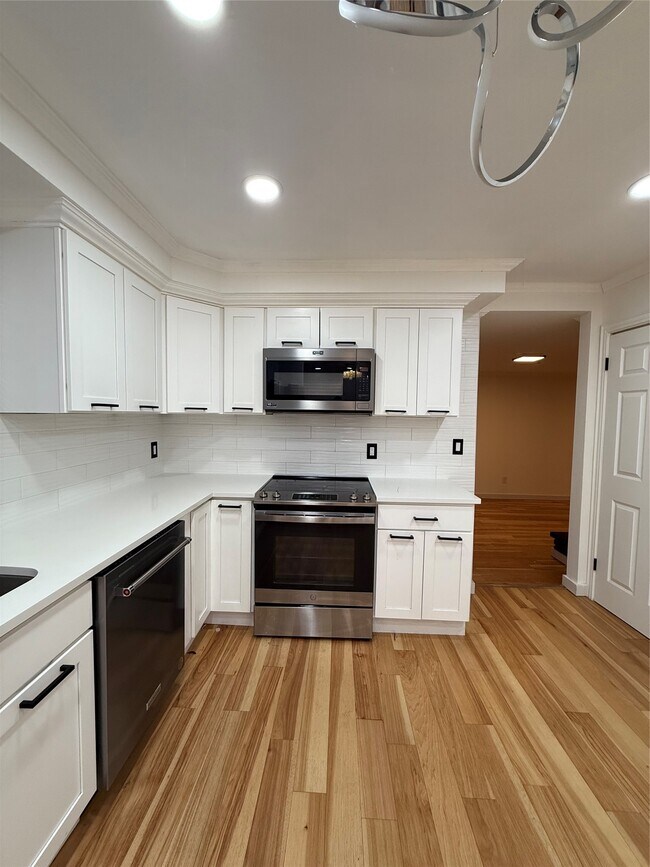 Building Photo - 517 Tulane St