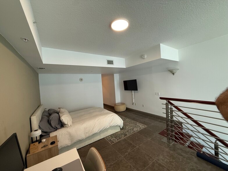 Building Photo - 31 SE 5th St