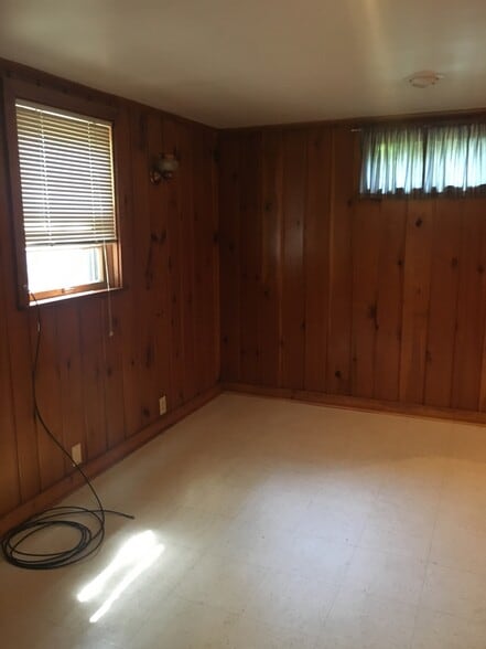 Living room - 1402 Broadway N