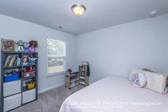 Building Photo - Gorgeous home in McKewn neighborhood!