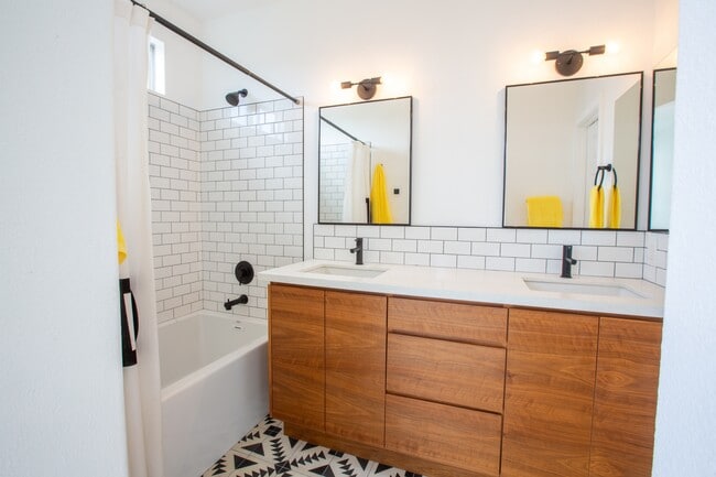 Building Photo - 593 Sweet Pea Pl