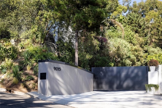 Building Photo - 9015 Alto Cedro Dr