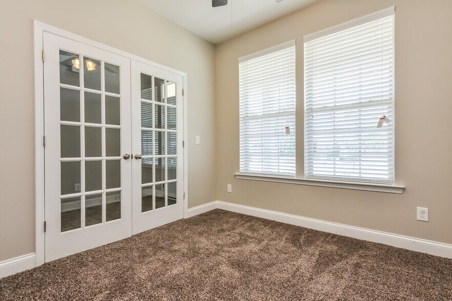 Building Photo - 128 Outwater Ridge Dr