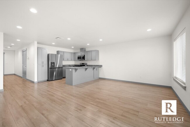 Building Photo - Gorgeous! Brand New 3 Bedroom 2.5 Bath Tow...