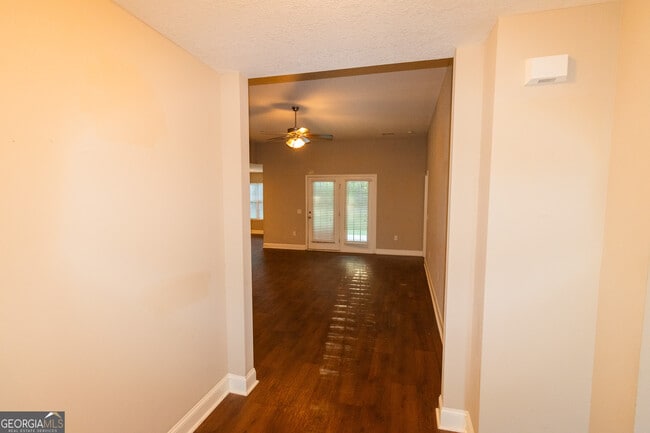 Building Photo - 173 Stillwater Dr