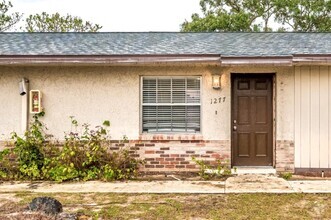 Building Photo - 2/1 Spring Hill Home