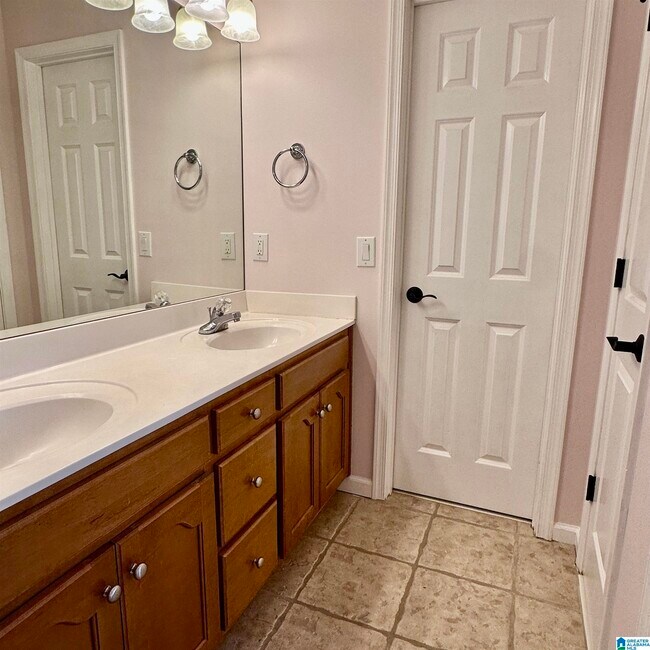 Building Photo - 5982 Valley Way