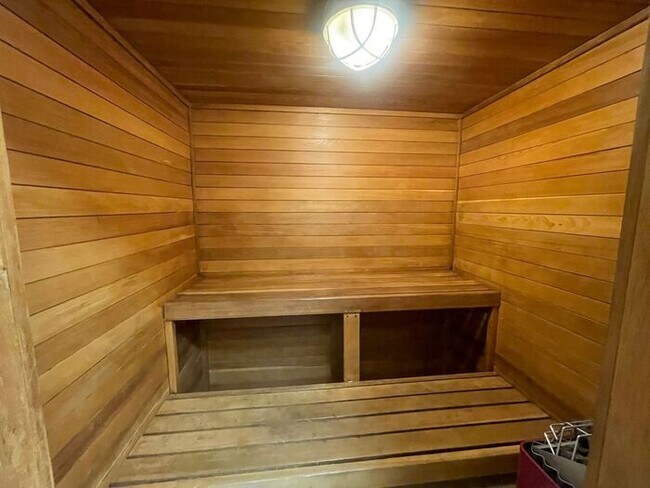 Building Photo - Carry Over Showing: This property has been...