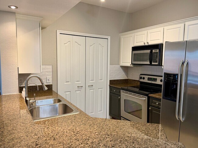 Building Photo - 12965 Positano Cir