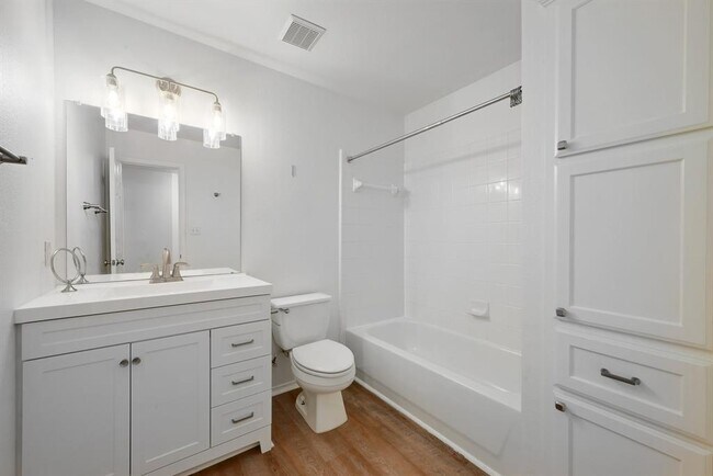 Building Photo - 2201 Portwood Bend Cove