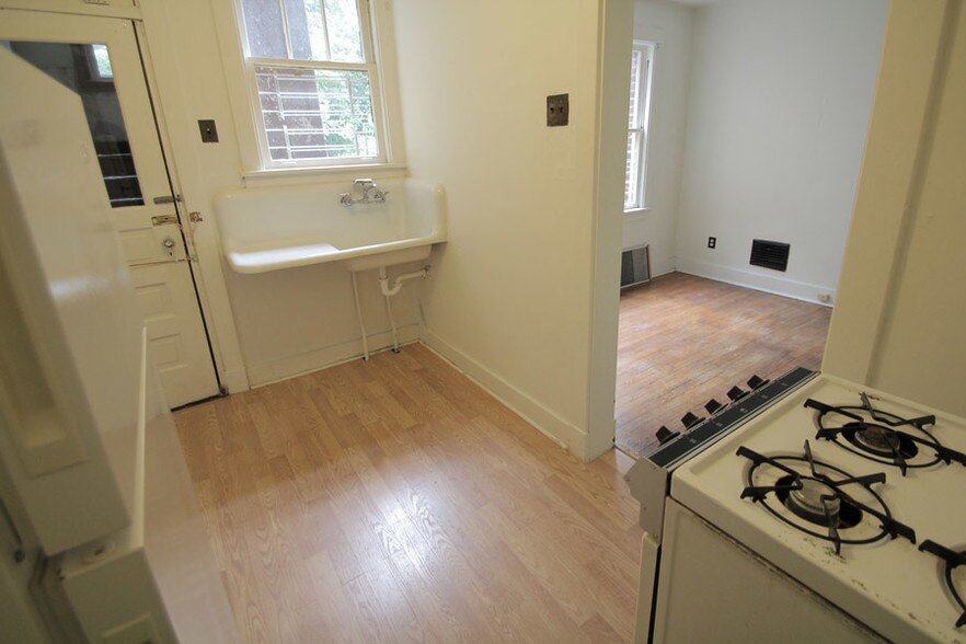 Building Photo - 320 Whitney Ave