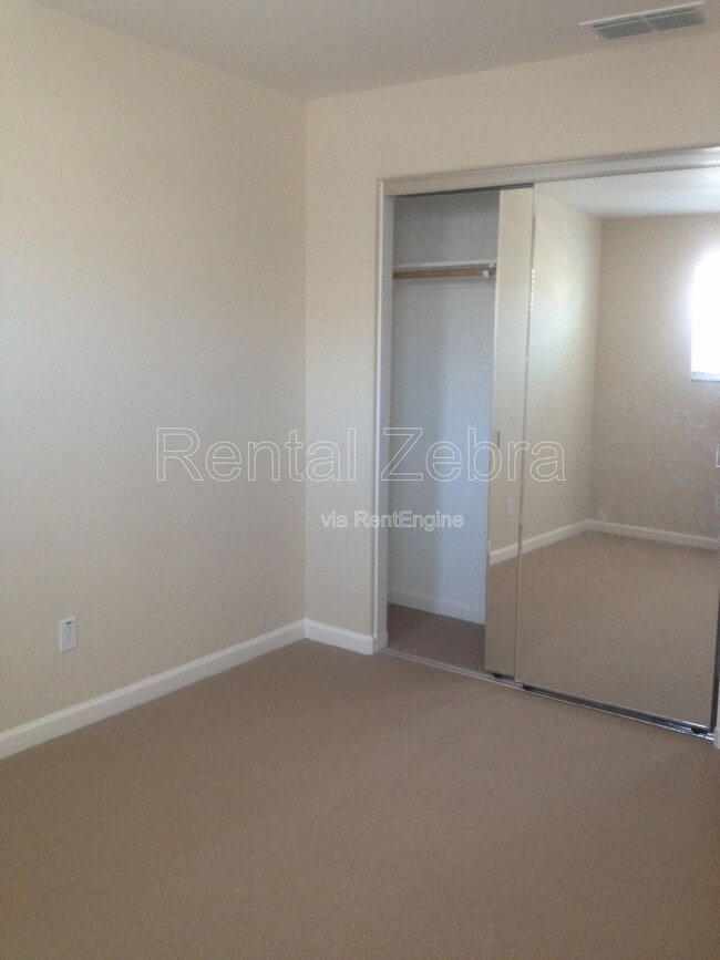 Building Photo - 103 Pelican St