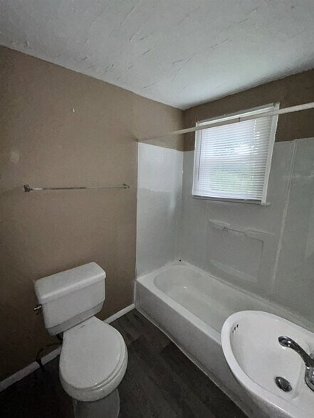 Building Photo - 6725 Schofield Ave