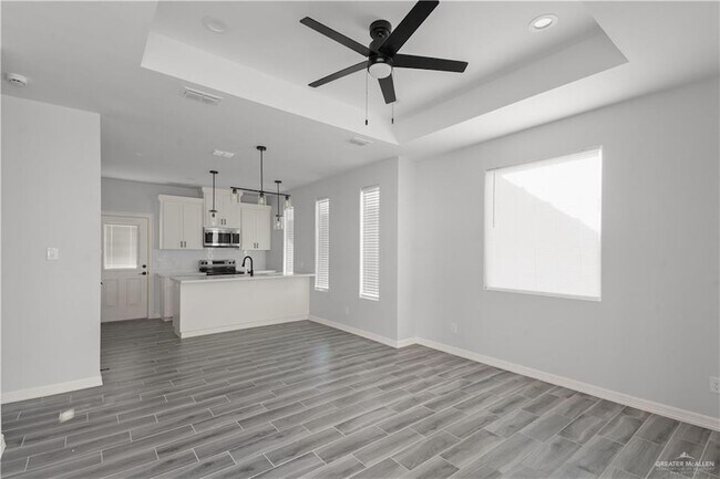 Building Photo - 504 N Onyx Ave